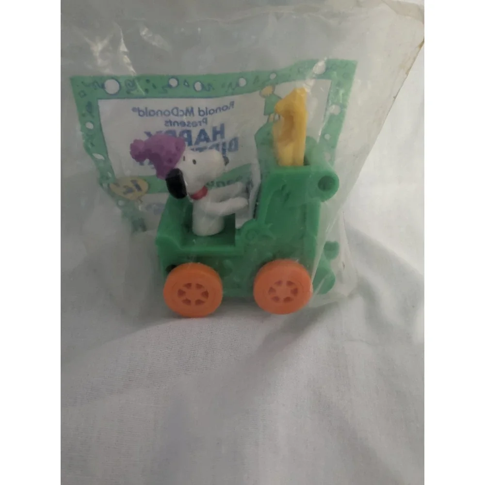 1994 Peanuts SNOOPY Car #12 Happy Birthday McDonald's Happy Meal Toy